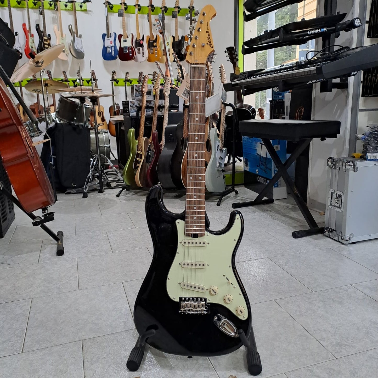 Aria Pro II Stratocaster (STG) – SSS – Black