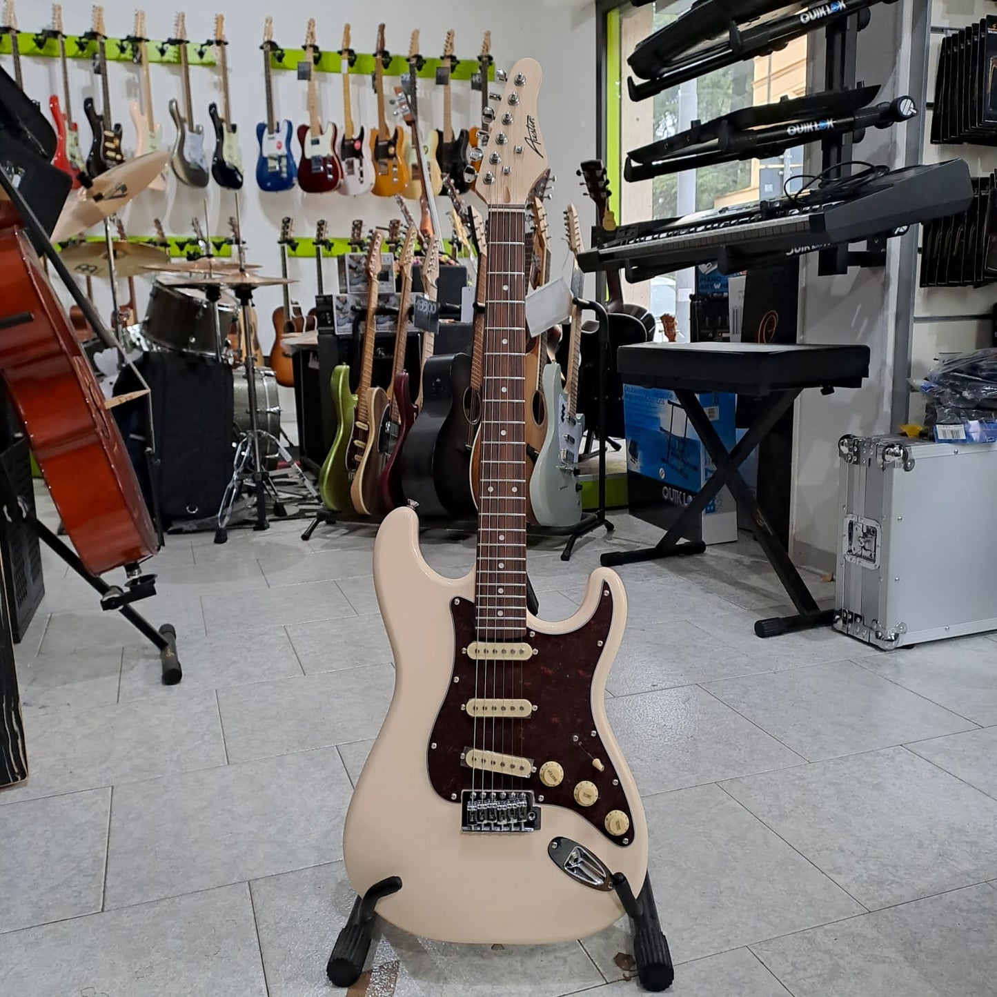 Austin Stratocaster – SSS – Whitecream